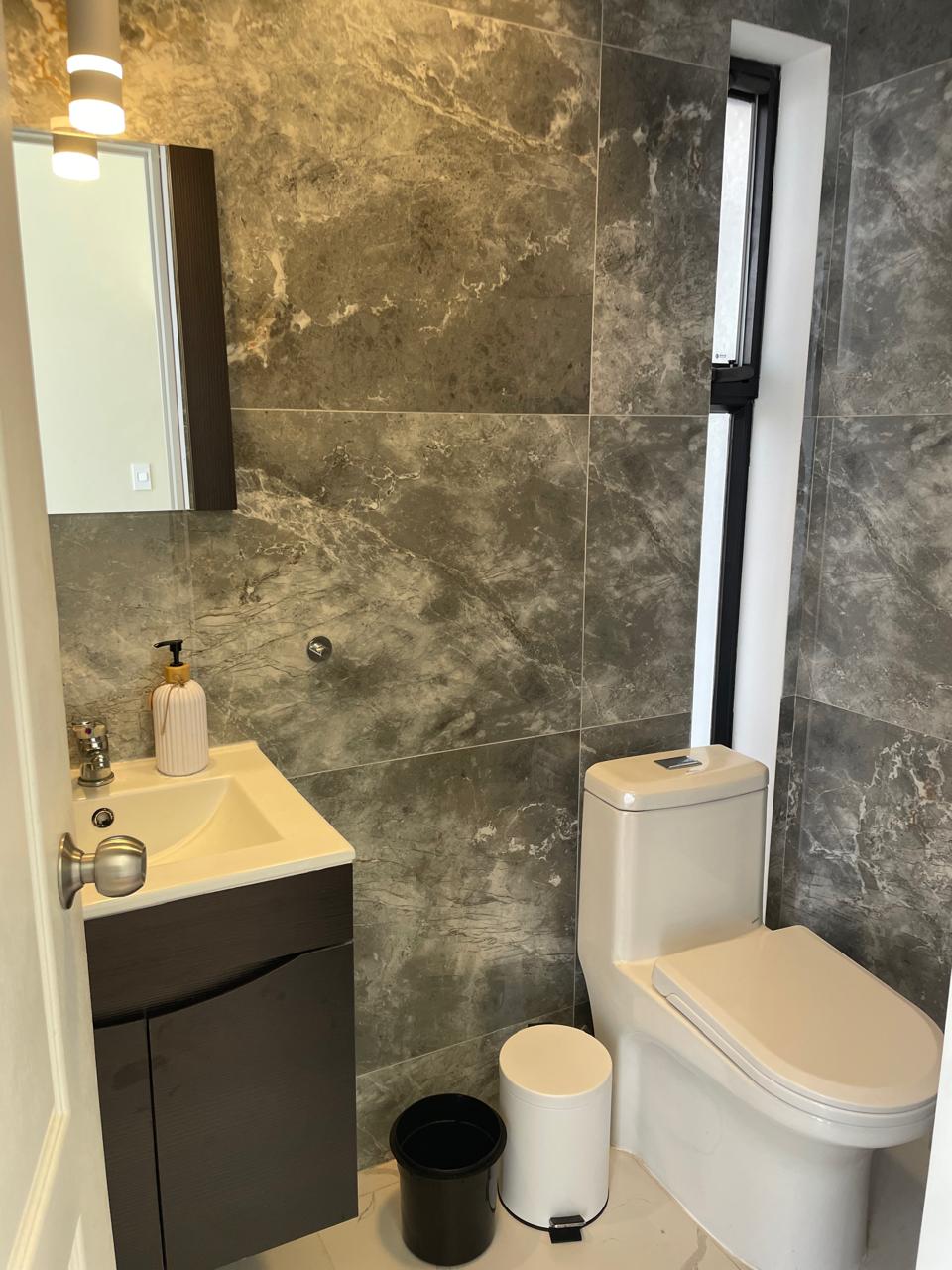 Baño 2 con ducha lluvia – casa playa 5 baños Asia Lima