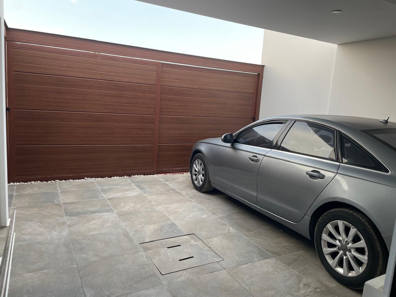 Estacionamiento privado para 2 autos – Casa Chocaya Asia