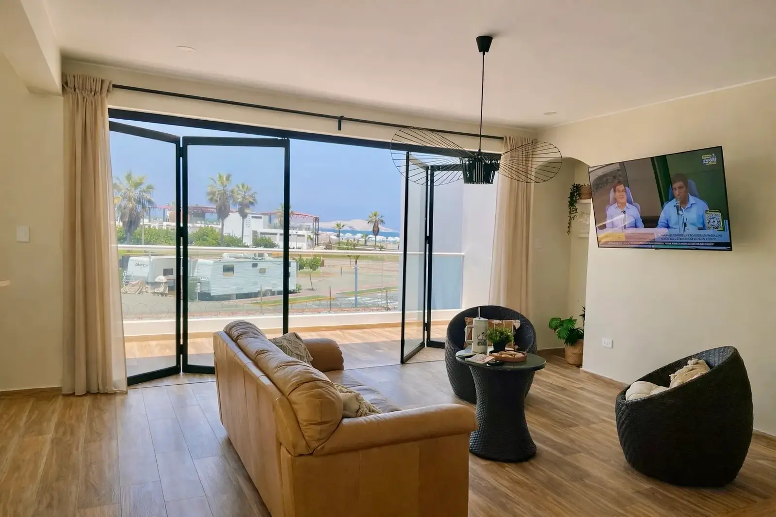 Sala de estar amplia – casa de alquiler en Chocaya Asia