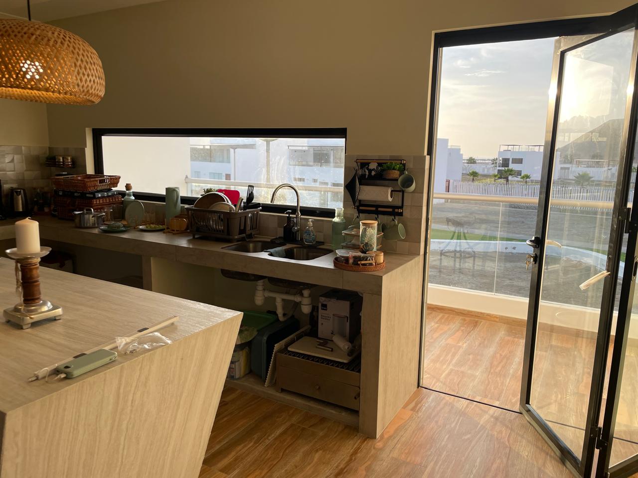 Cocina moderna equipada – alquiler casa playa Asia Lima Perú